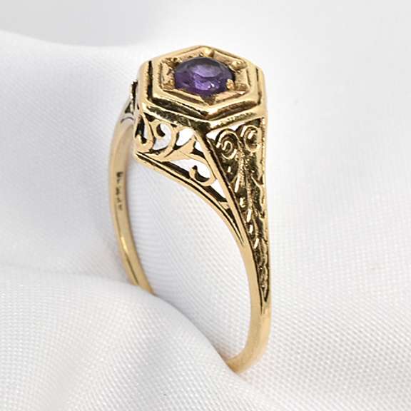 Sweet Vintage Filigree Amethyst Ring