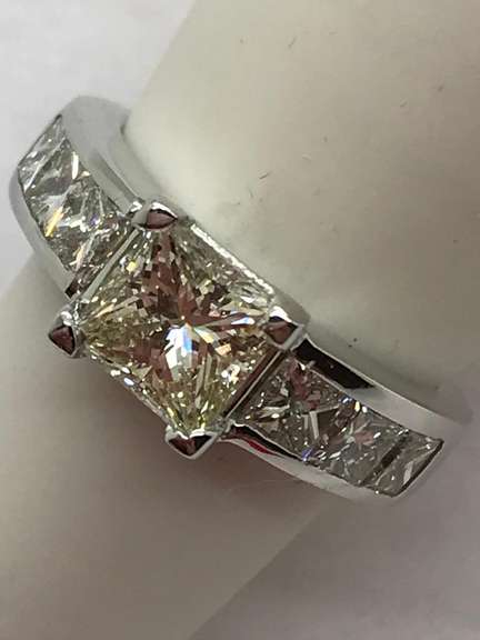 Ladies 14K White Gold 2.50 Carat Diamond Ring