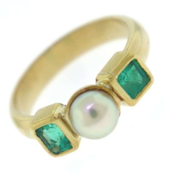 Fantastic 18kt Pearl & Bezel Set Emerald Ring