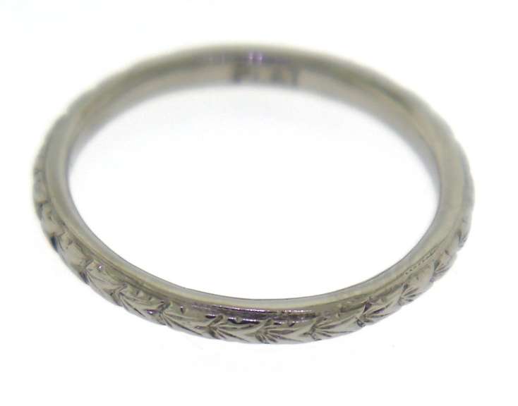 Classic Platinum Engraved & Milgrain Band