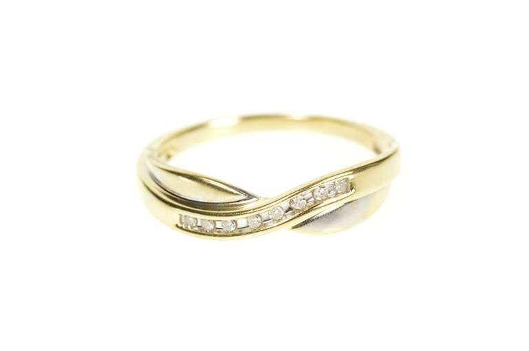 10K Yellow Gold Wavy Channel Criss Cross Diamond Band Ring