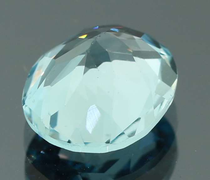 Brilliant 5.79ct oval cut Topaz center stone