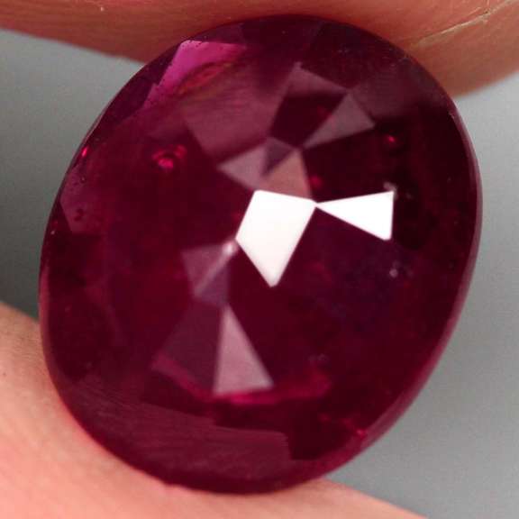 Glistening violet red 7.30ct Ruby