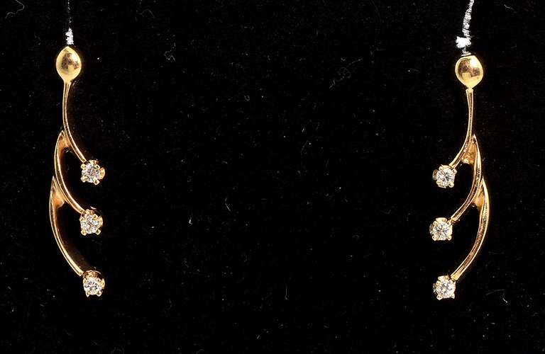 Elegant Diamond Earrings in 14KT Yellow Gold