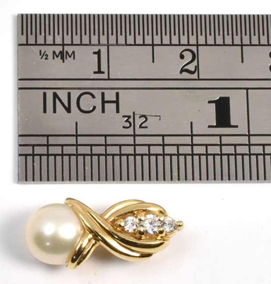 Modern Pearl Pendant