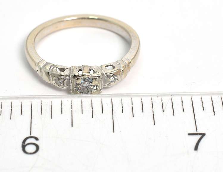 Lovely 0.14CTW Diamond Ring in 14KT White Gold