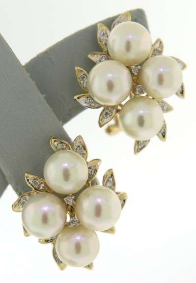 Glowing Pearl and Diamond Yellow Gold Earrings