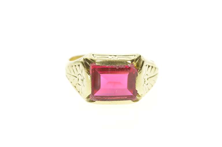 10K Yellow Gold 1930's Syn. Ruby Etched Leaf Vine Pattern Ring