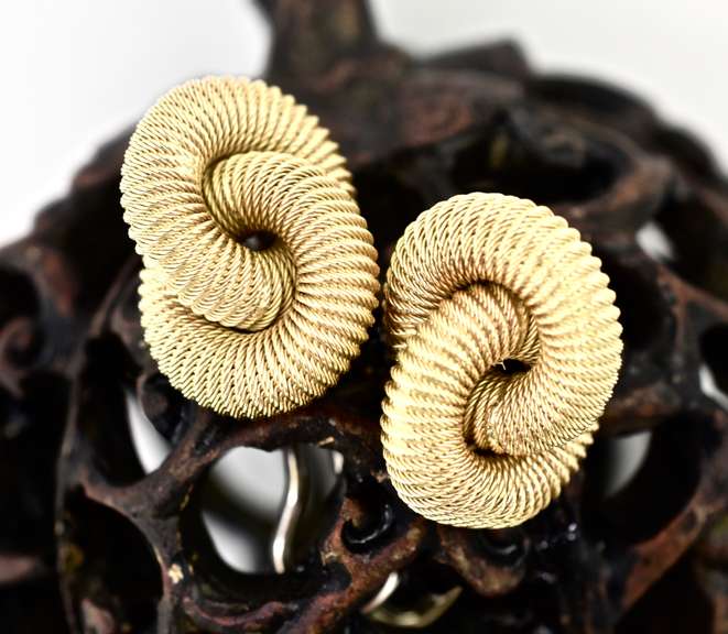 Exquisitely-Made 18K Entwined-Circles Earrings