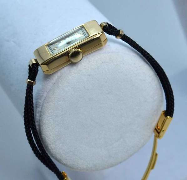 Ladies Waltham 14K Gold Manual Wind