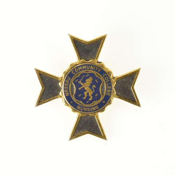 14K Yellow Gold Nassau Community College Enamel Cross Lapel Pin/Brooch