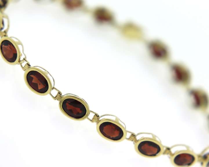Pretty Yellow Gold Garnet Bezel Set Bracelet