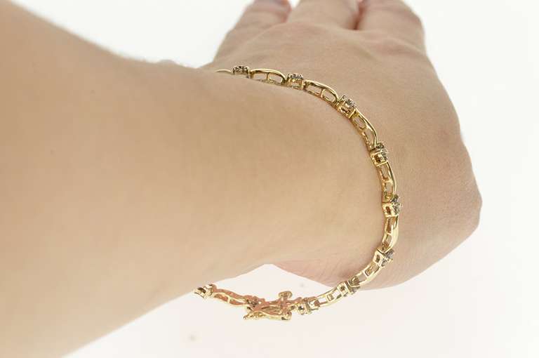 14K Yellow Gold 1.00 Ctw Flower Diamond Wavy Design Tennis Bracelet