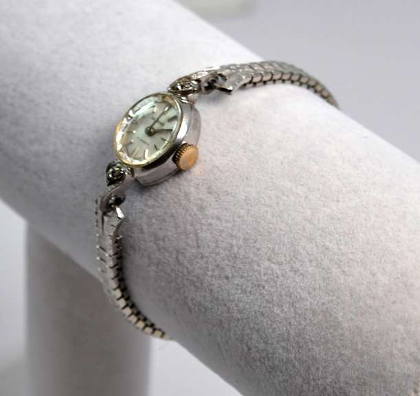 Vintage Ladies Manual Wind Watch