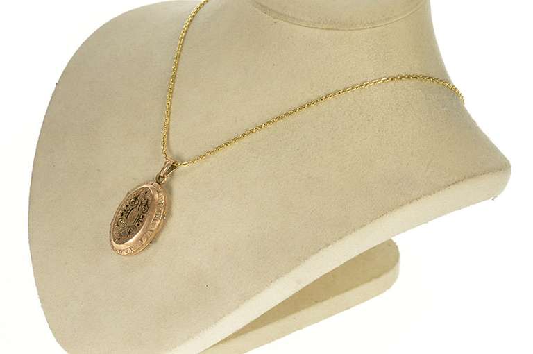 10K Yellow Gold Victorian Etched Orante Mourning Photo Locket Pendant