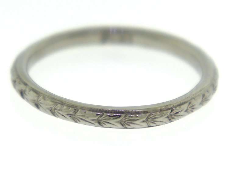 Classic Platinum Engraved & Milgrain Band