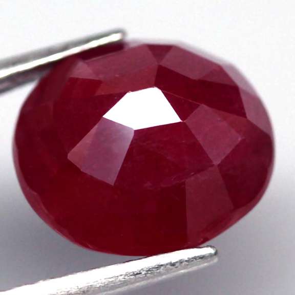 Glistening violet red 6.85ct Ruby