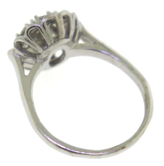 Fantastic White Gold Flower Diamond Ring