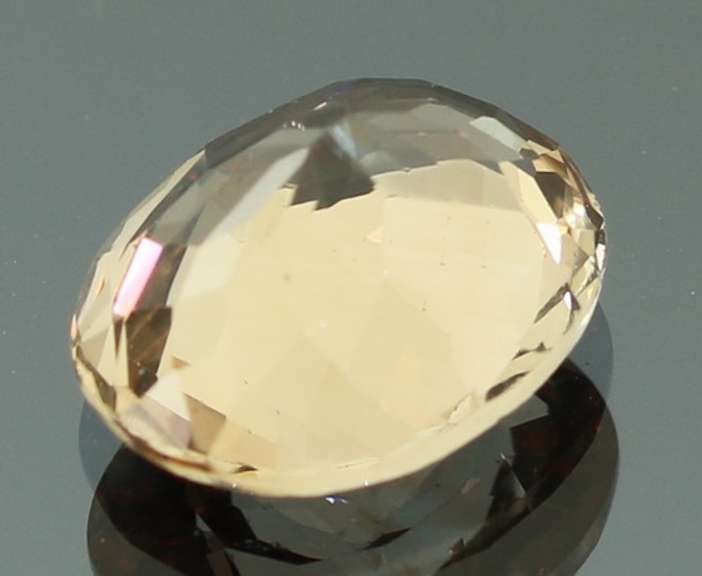 Bright and sparkling 5.80ct golden Topaz