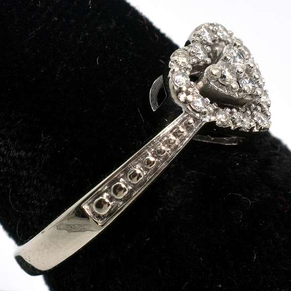 Sweet 1/10CTW Diamond Heart Ring in White Gold