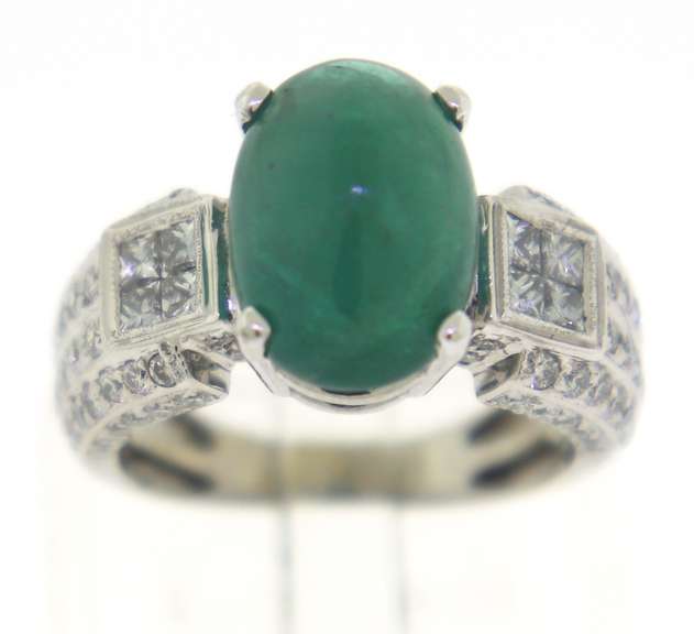 Shimmering 14kt WG Emerald & Diamond Ring