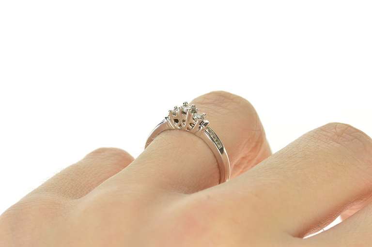 14K White Gold 0.25 Ctw Three Stone Promise Engagement Ring