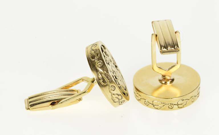 14K Yellow Gold Ornate Round Floral Grape Bunch Design Cuff Links