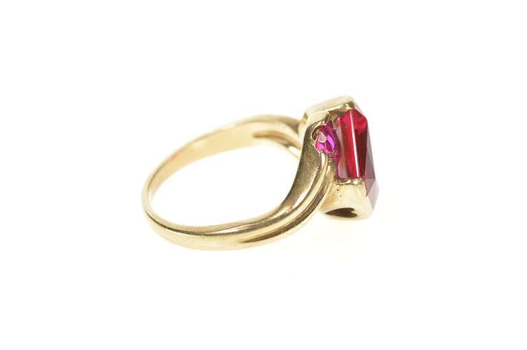 10K Yellow Gold Retro 1960's Syn. Ruby Emerald Cut Heart Ring