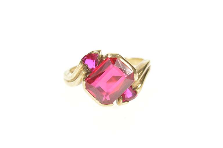 10K Yellow Gold Retro 1960's Syn. Ruby Emerald Cut Heart Ring