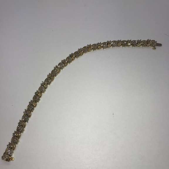 Ladies 14k gold diamond link braclet