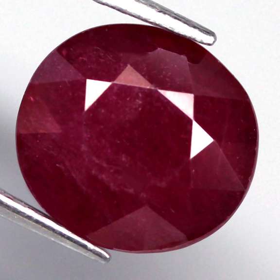 Glistening violet red 6.85ct Ruby