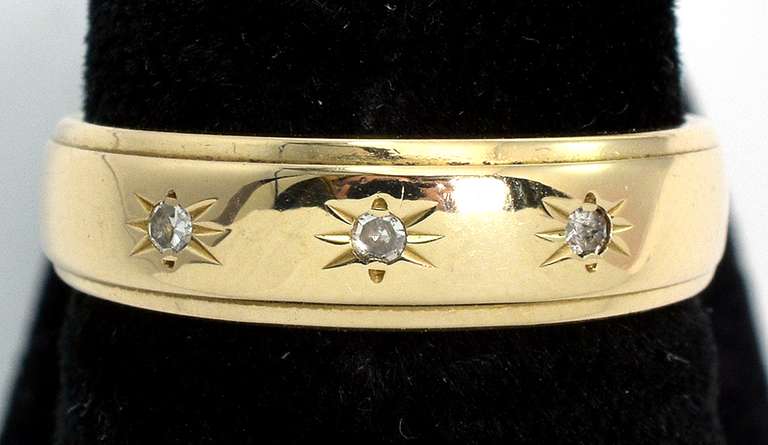 Cute Diamond Star Band in 14KT Yellow Gold