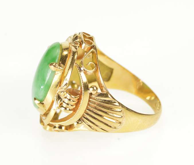 18K Yellow Gold Ornate Oval Jadeite Inset Retro Fashion Ring