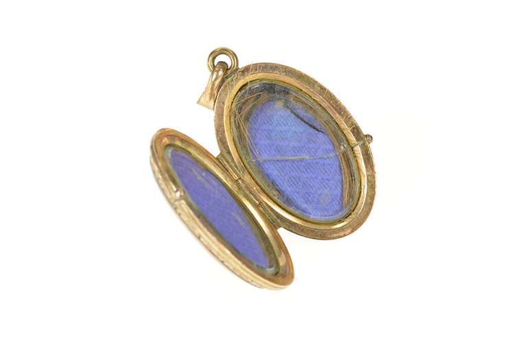 10K Yellow Gold Victorian Etched Orante Mourning Photo Locket Pendant