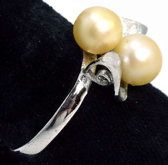 Vintage Sterling Silver and Pearl Ring