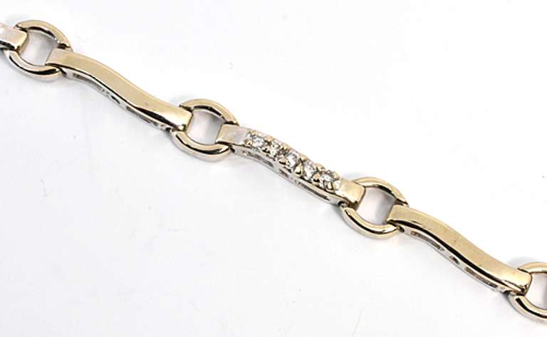 Tasteful White Gold Diamond Bracelet