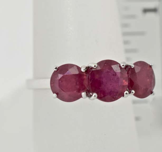 Beautiful 14K 3-Stone Ruby Ring