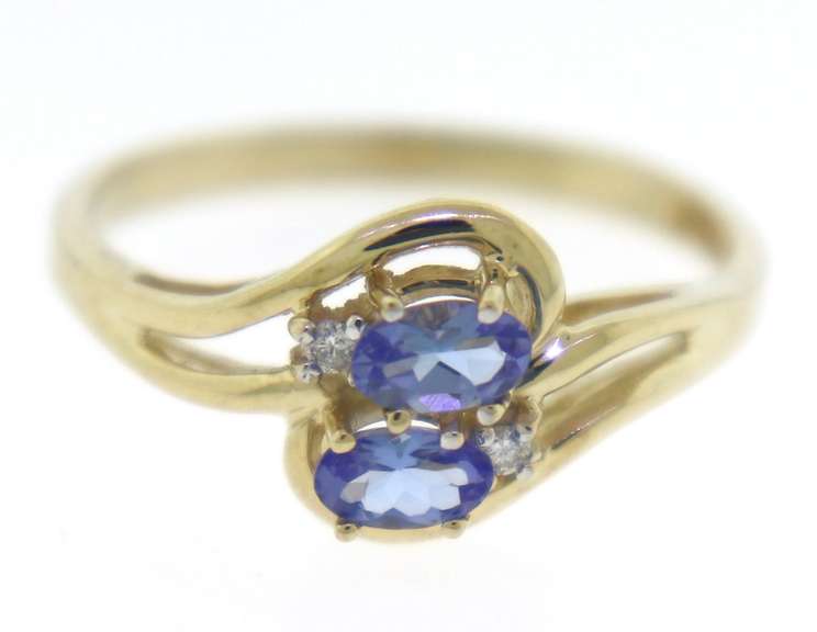 Stunning Tanzanite and Diamond Yellow Gold Ring
