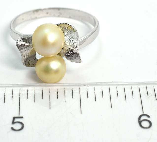 Vintage Sterling Silver and Pearl Ring