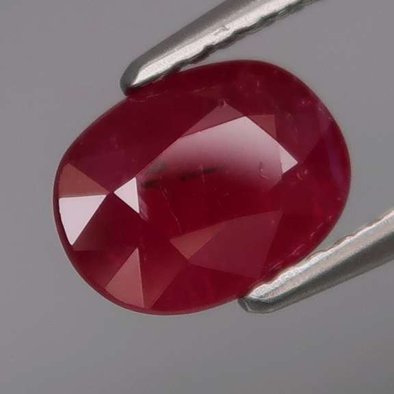 Prime ruby red heated only 1.75ct Lichinga Ruby