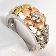 Snazzy 18k Floral Band with Diamonds