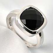 Fashionable Black Agate Ring in 14K White Gold