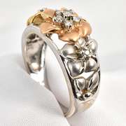 Snazzy 18k Floral Band with Diamonds