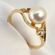 Feminine Pearl & Diamond Ring