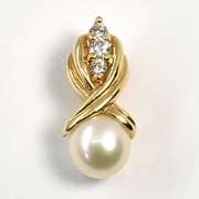 Modern Pearl Pendant