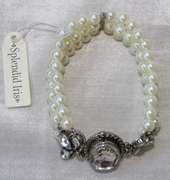 An Eye Catching Imitation Pearl Bracelet