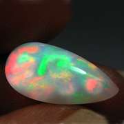 Amazing 2.75ct peacock pattern rainbow Opal