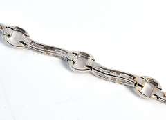 Tasteful White Gold Diamond Bracelet