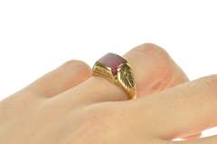10K Yellow Gold 1930's Syn. Ruby Etched Leaf Vine Pattern Ring