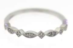 Delicate 14kt WG Round Diamond Milgrain Band